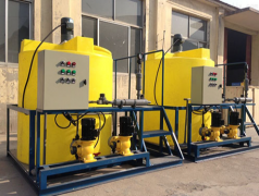 �յ���ҩװ�ýṹ��ɼ��豸�ص�